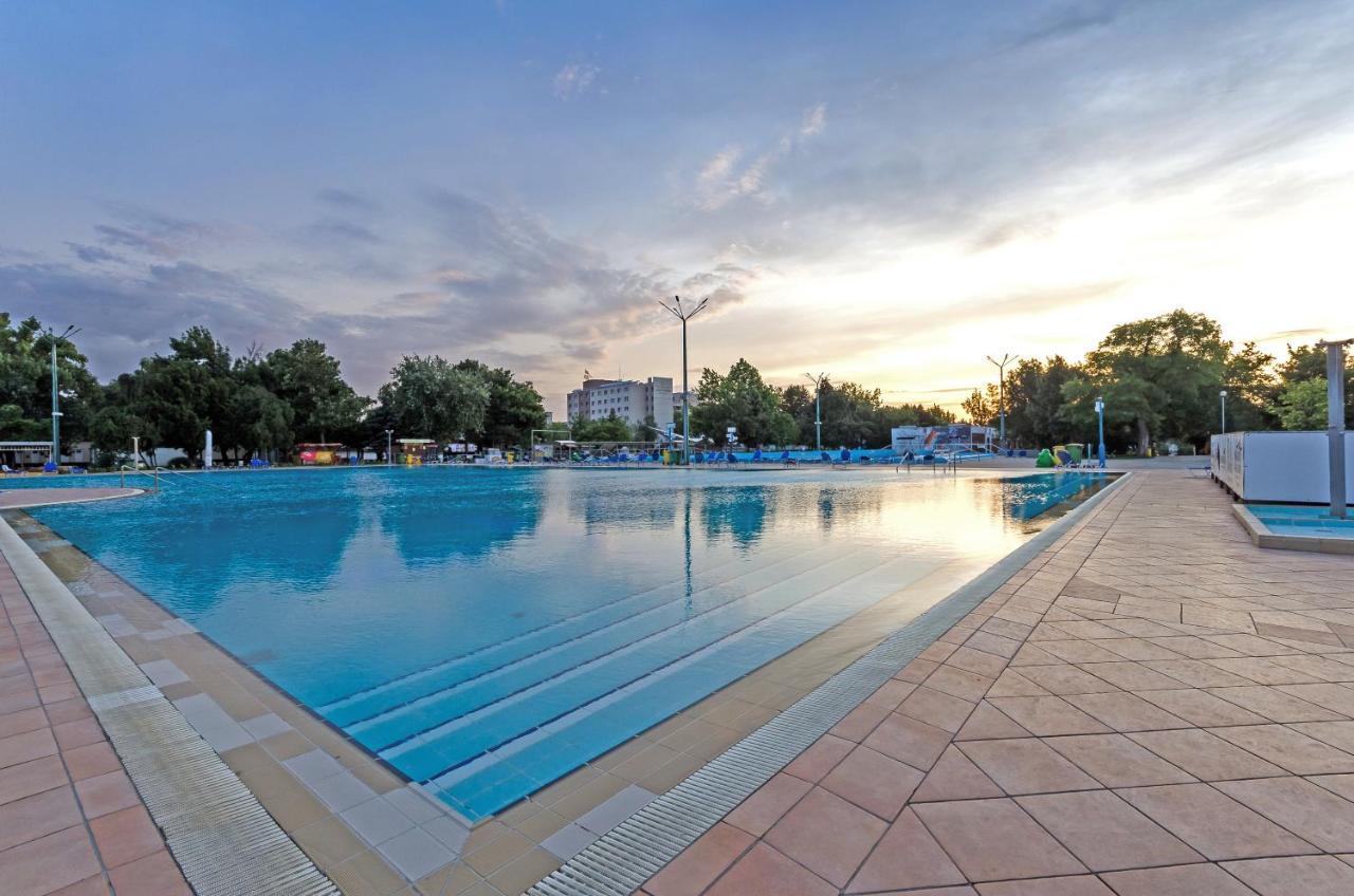 Hunguest Hotel Aqua Sol Hajduszoboszlo Exterior foto